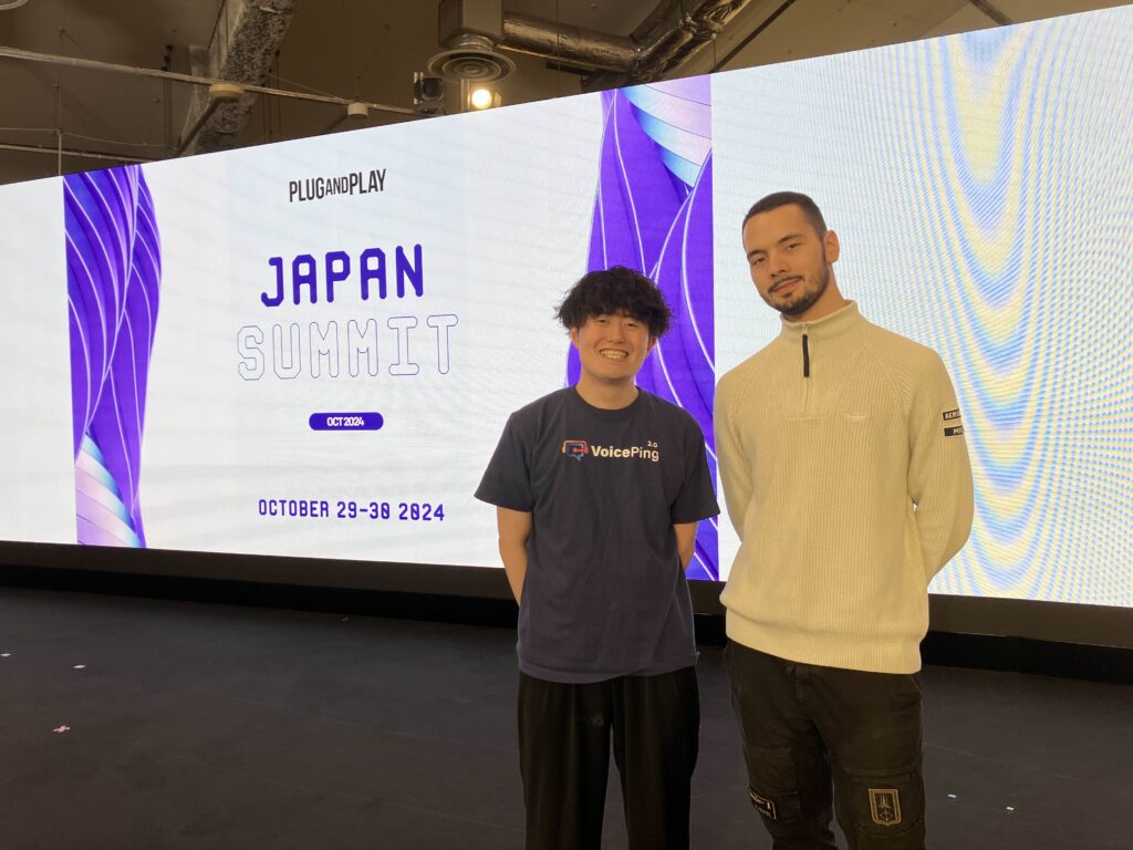 VoicePingの専門スタッフによる現場サポートがあれば、イベント運営も安心です！Japan Summitのサポートメンバー: 次郎丸(左)＆Ivan(右)