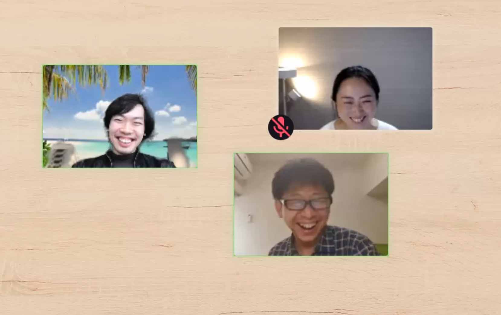 3人で楽しく会話している様子